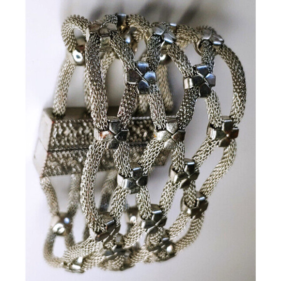 Chunky Bracelet Magnetic Silvertone Mesh Flower Modern 7.5" Flower-Pre Owned - Picture 16 of 16